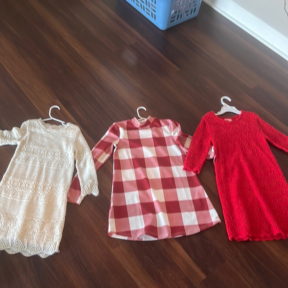 3 holidays dresses sizes 7-8
